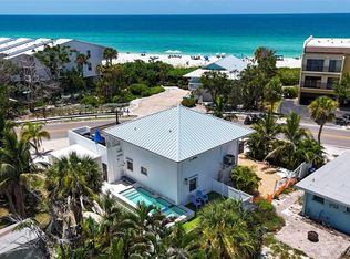 5613 Gulf Dr, Holmes Beach, FL 34217
