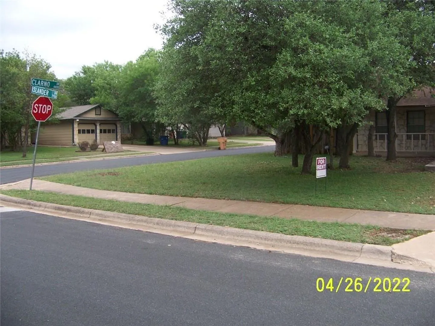 3 Bedroom 2 Bath home on oversized corner lot in Maple Run — Photo 2