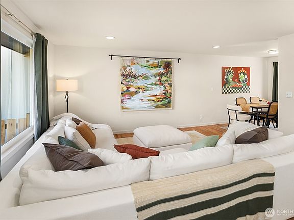 3rd image of 5035 25th Avenue SW