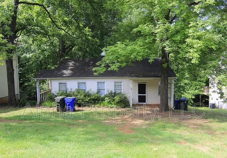 301 Dupont Dr #B — Photo 13