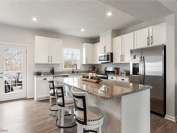 3rd image of 4037 N Steels Cir