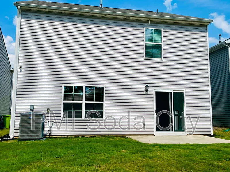 4 bed, 2.5 bath, 2174 sqft, $2,000 — Photo 4