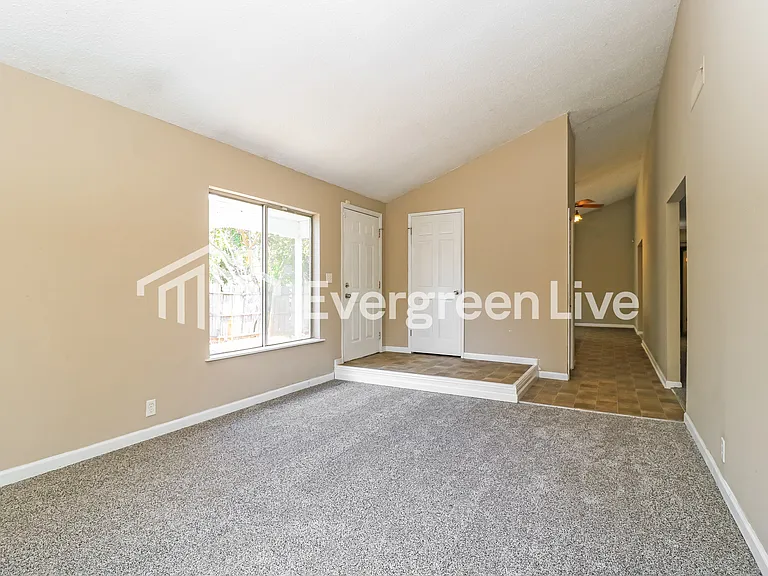 1382 Langholm Dr — Photo 5