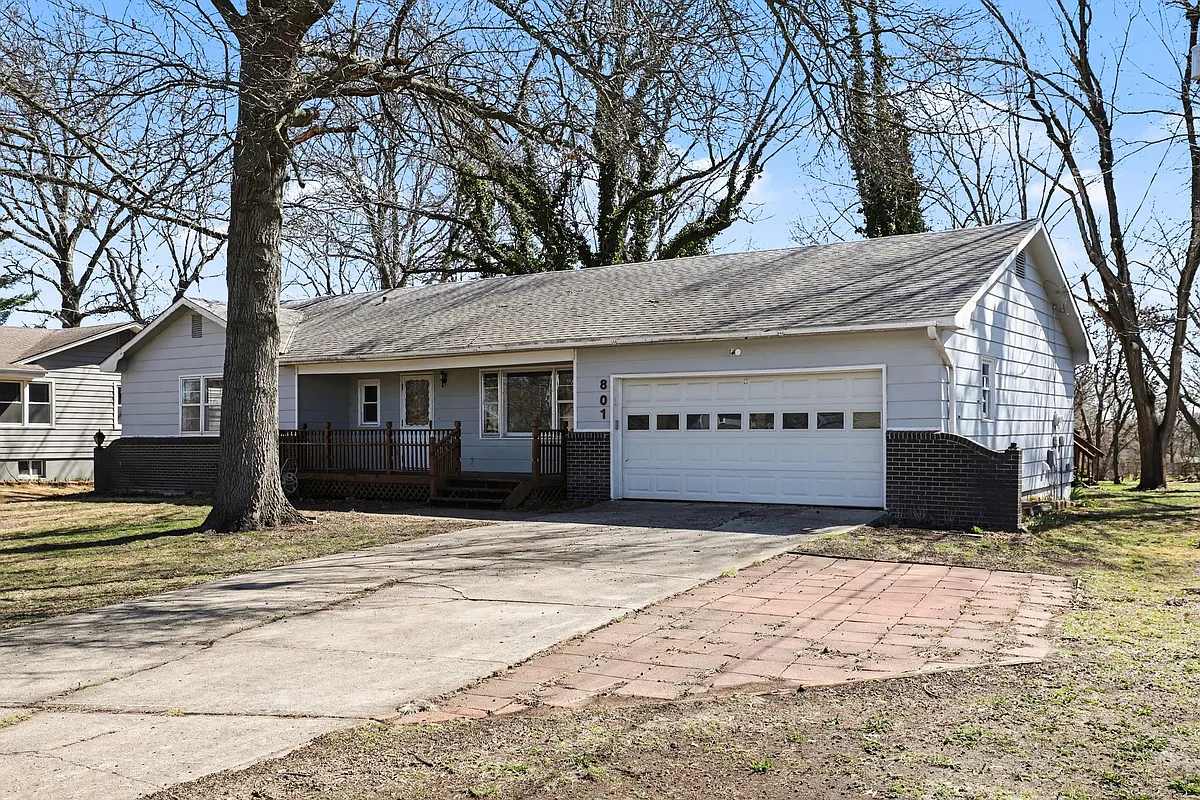 Building Photo - 801 NW Black Twig Ln
