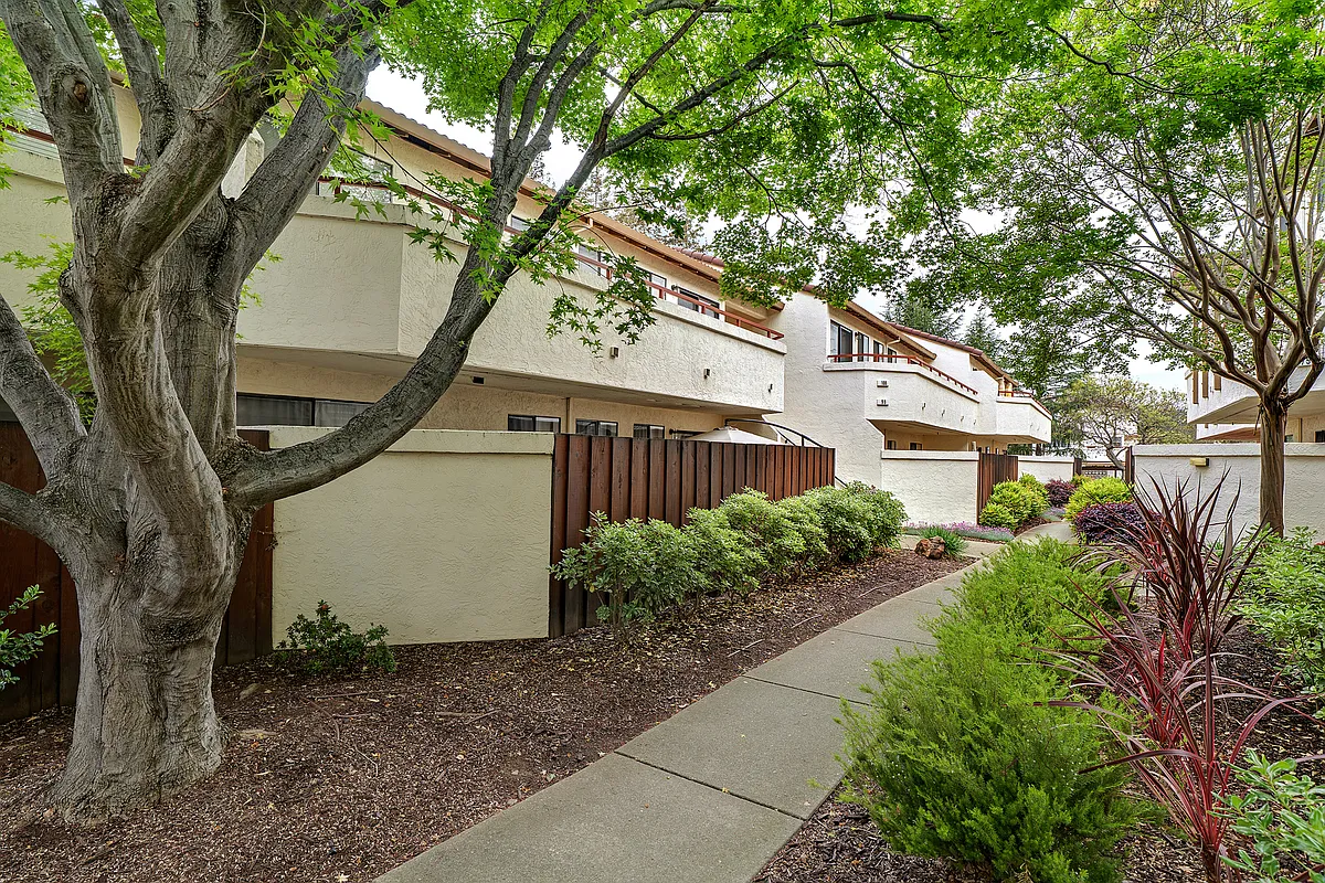 Building Photo - 5020 Valley Crest Dr