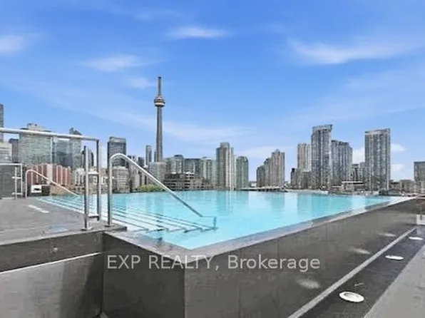 560 King St W #213, Toronto, ON M5V 0L5