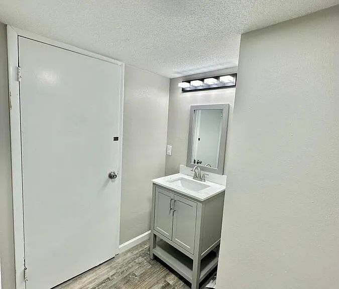 2527 Lynner Dr — Photo 8