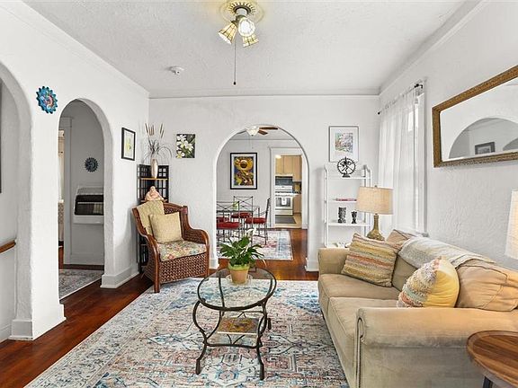 4th image of 4502-04 Pitt St