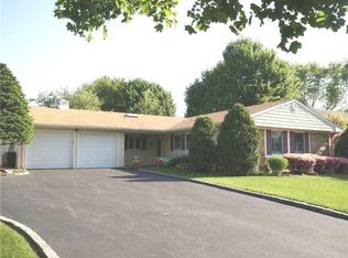 6 Pensdale Ct, Stony Brook, NY