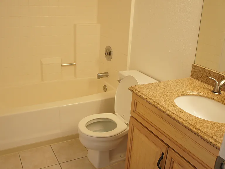 1070 Grape St — Photo 15