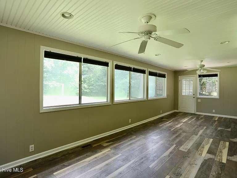 202 Haldane Dr — Photo 14