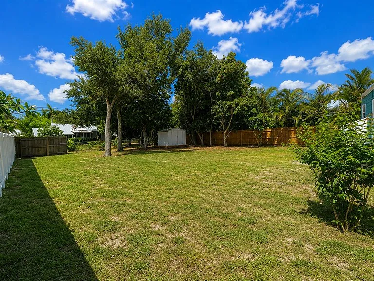 3209 Avenue A W — Photo 24