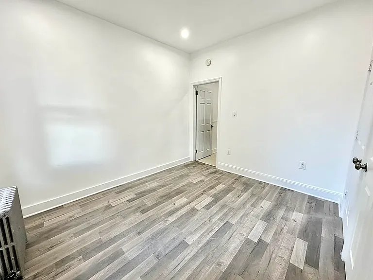 21-59 42nd St #1L — Photo 14