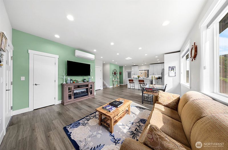 5th image of 4123 Stuart Circle