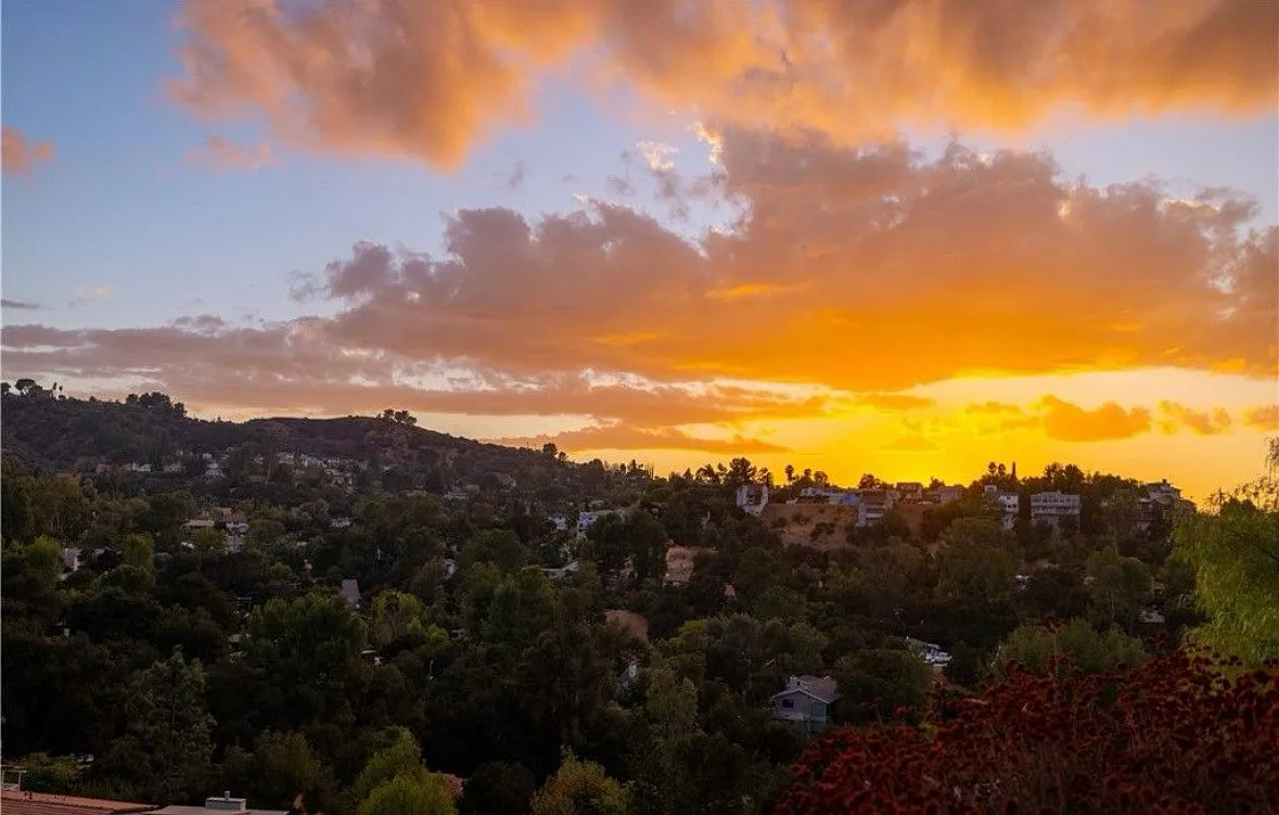 Camello Rd, Woodland Hills — Photo 1