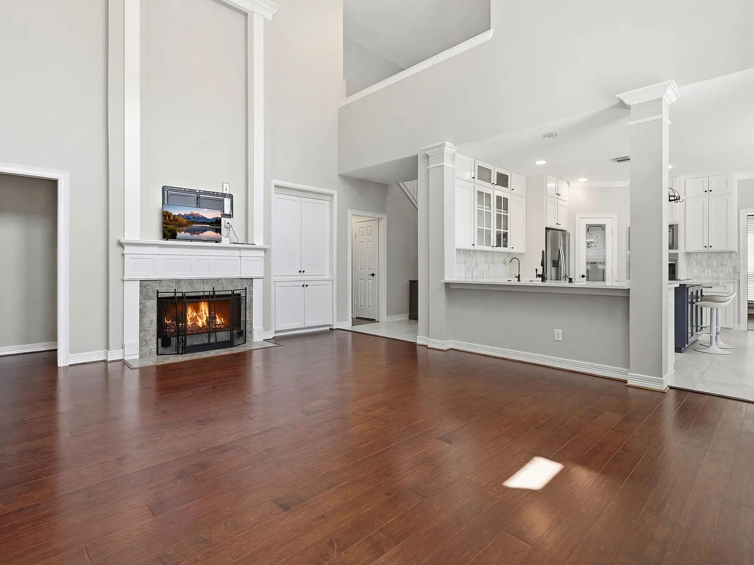 5 bed, 4.0 bath, 3501 sqft, $4,900 — Photo 3