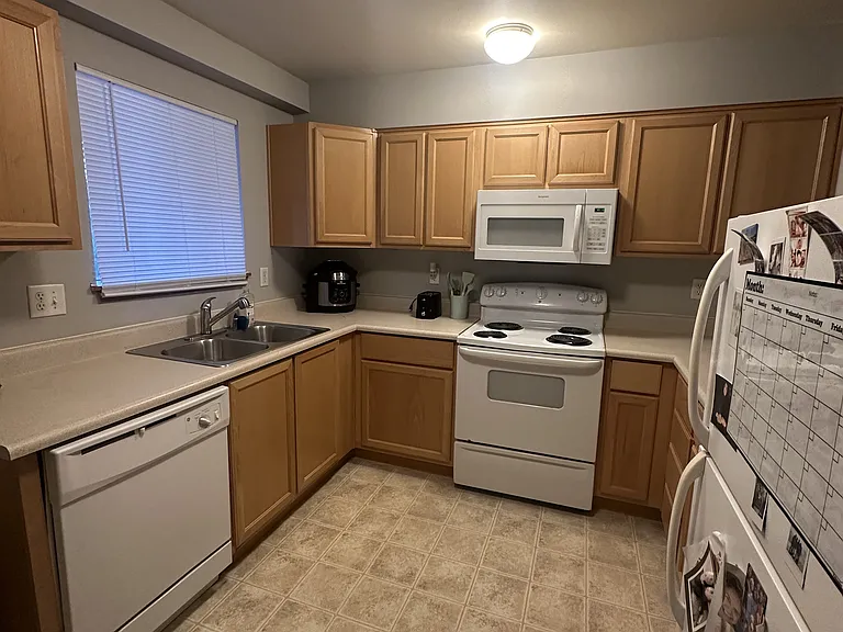 631 W Bakerview Rd #310 — Photo 2