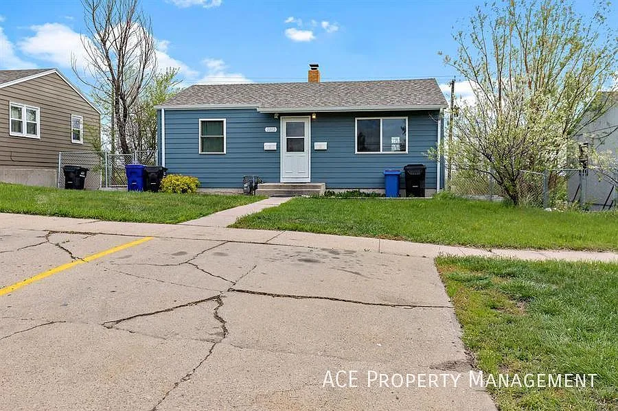 2 bed, 768 sqft, $935 — Photo 2