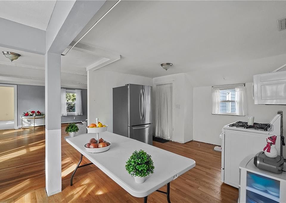 495 Wilbur Ave, Cranston, RI 02921 Zillow