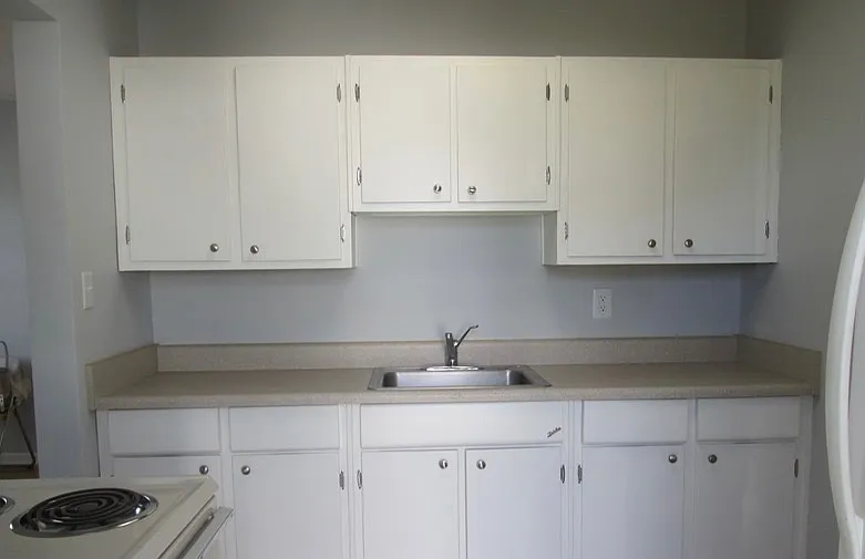 3 bed, 902 sqft, $1,700 — Photo 2