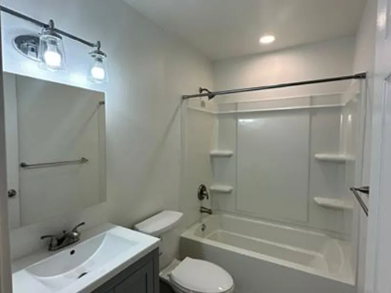 2116 Fairbanks St #10 — Photo 13