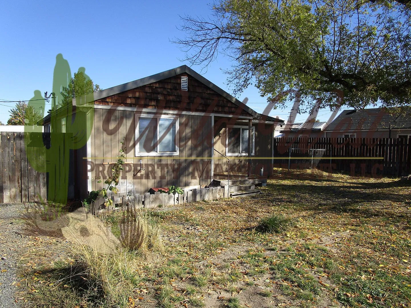 2 Bedroom Home with Large Yard - Garbage Service Included! - Available Mid-November — Photo 1
