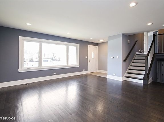 2nd image of 406 W Hackberry Dr