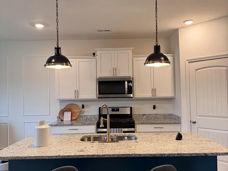 Chelsea Park Cir — Photo 11