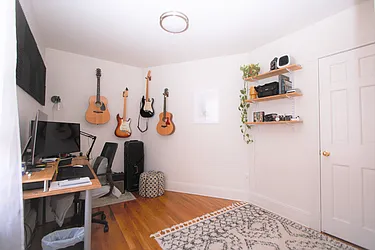 Rented by R New York