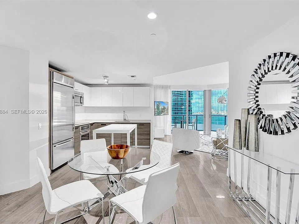1300 Brickell Bay Dr #2702
