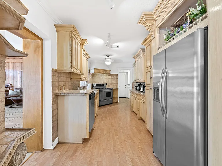 2400 Delmar Pl — Photo 16