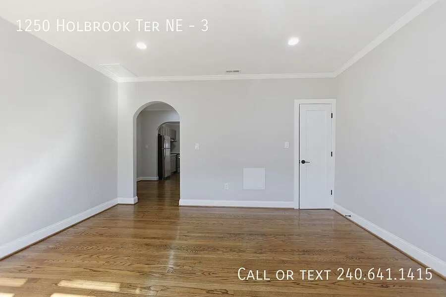 Building Photo - 1250 Holbrook Ter NE #3
