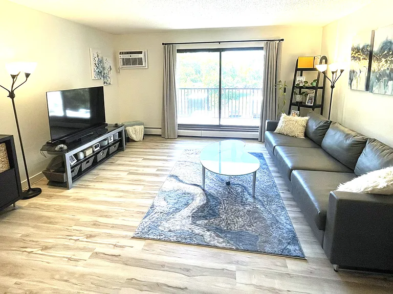 10511 Cedar Lake Rd #307 — Photo 6