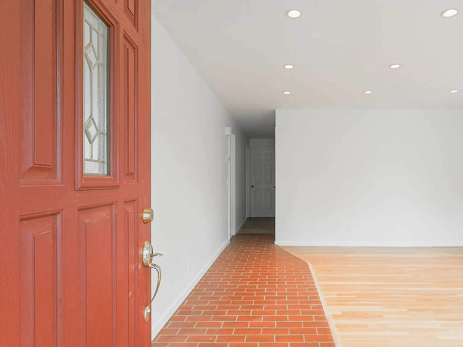 3 bed, 1100 sqft, $3,550 — Photo 2
