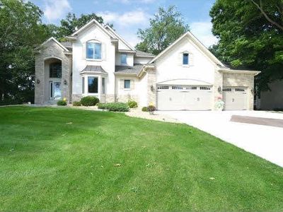 8937 Stratford Xing, Minneapolis, MN, 55443