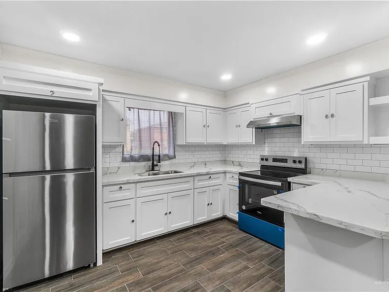 211 Gastel Cir #4 — Photo 12