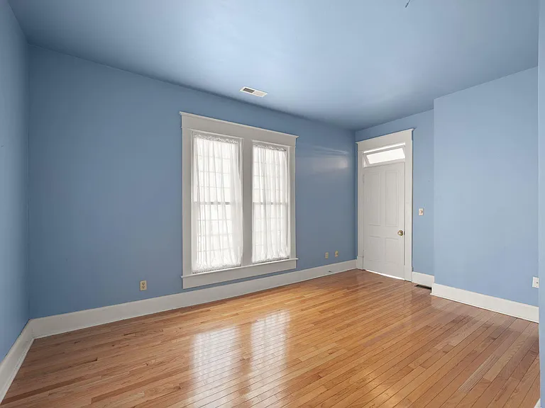 406 N Main St — Photo 47