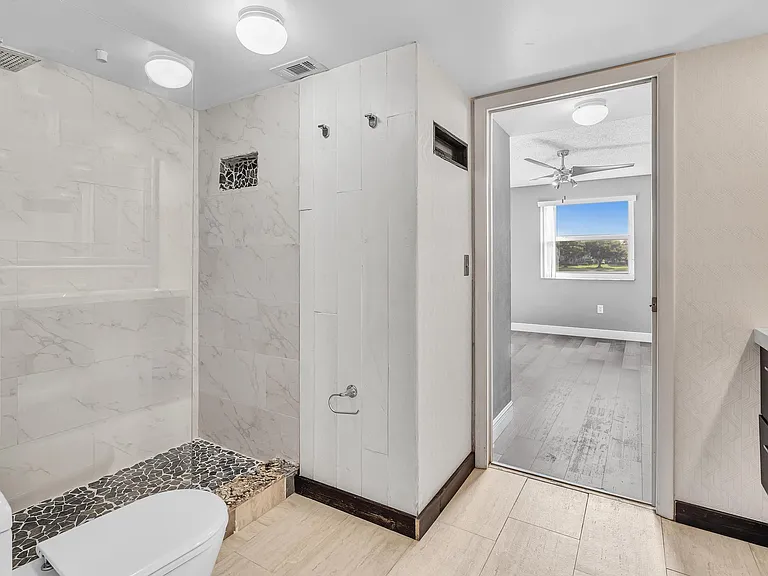 2820 Oakland Forest Dr #107 — Photo 22