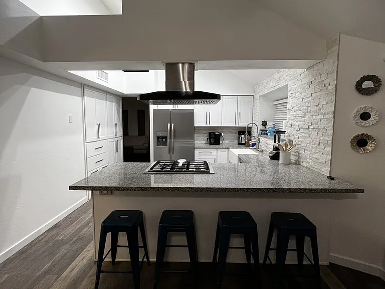 E Essex Village Dr — Photo 13