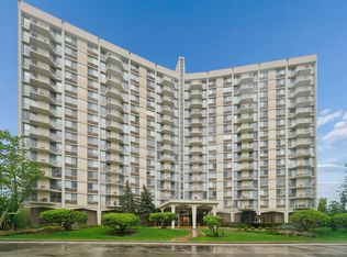 40 N Tower Rd APT 11H, Oak Brook, IL 60523