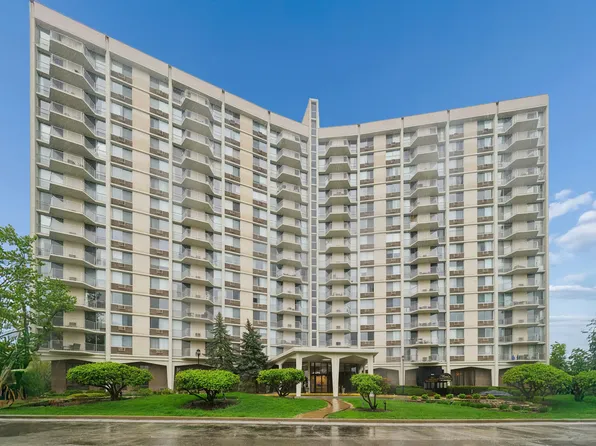40 N Tower Rd APT 11H, Oak Brook, IL 60523