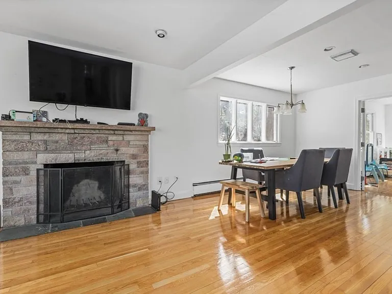 608 Beacon St — Photo 7