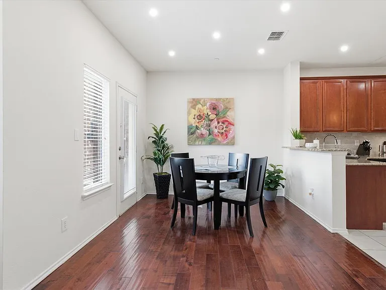 7237 Rembrandt Dr — Photo 7