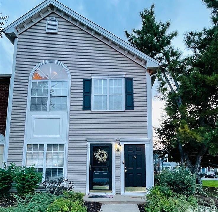 1st image of 18 Gregory Ln