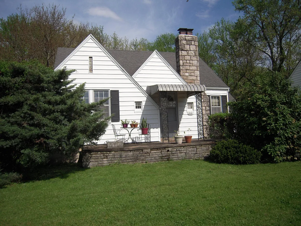 Building Photo - 1616 S National Ave