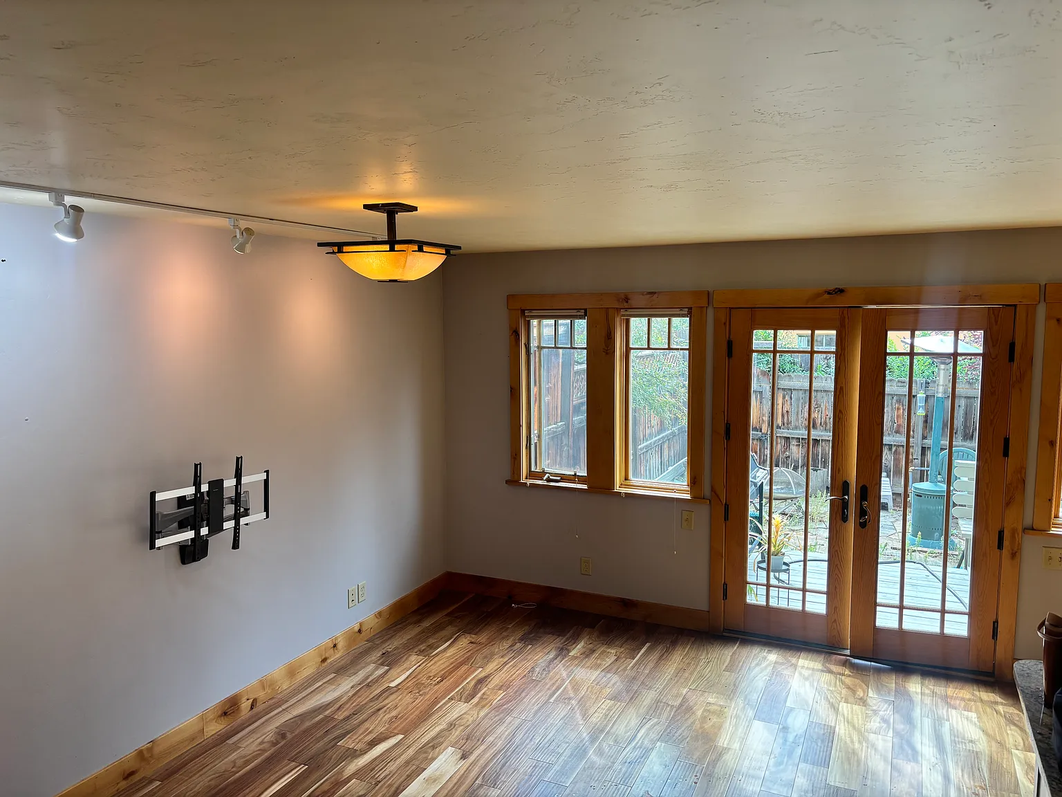 3 bed, 2.5 bath, 1770 sqft, $5,000 — Photo 2