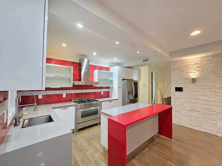 1811 Voorhies Ave #1 — Photo 20