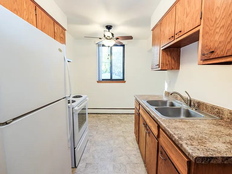 Randolph Apartments — Photo 26