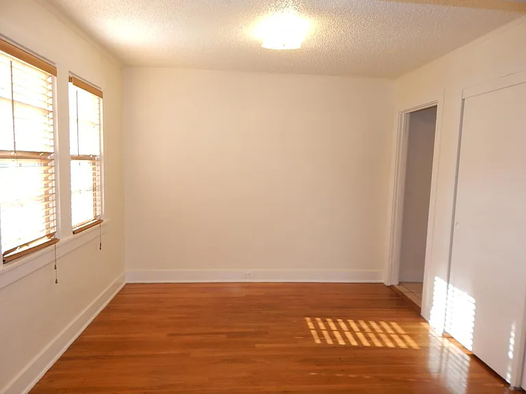 809 E Tujunga Ave — Photo 12