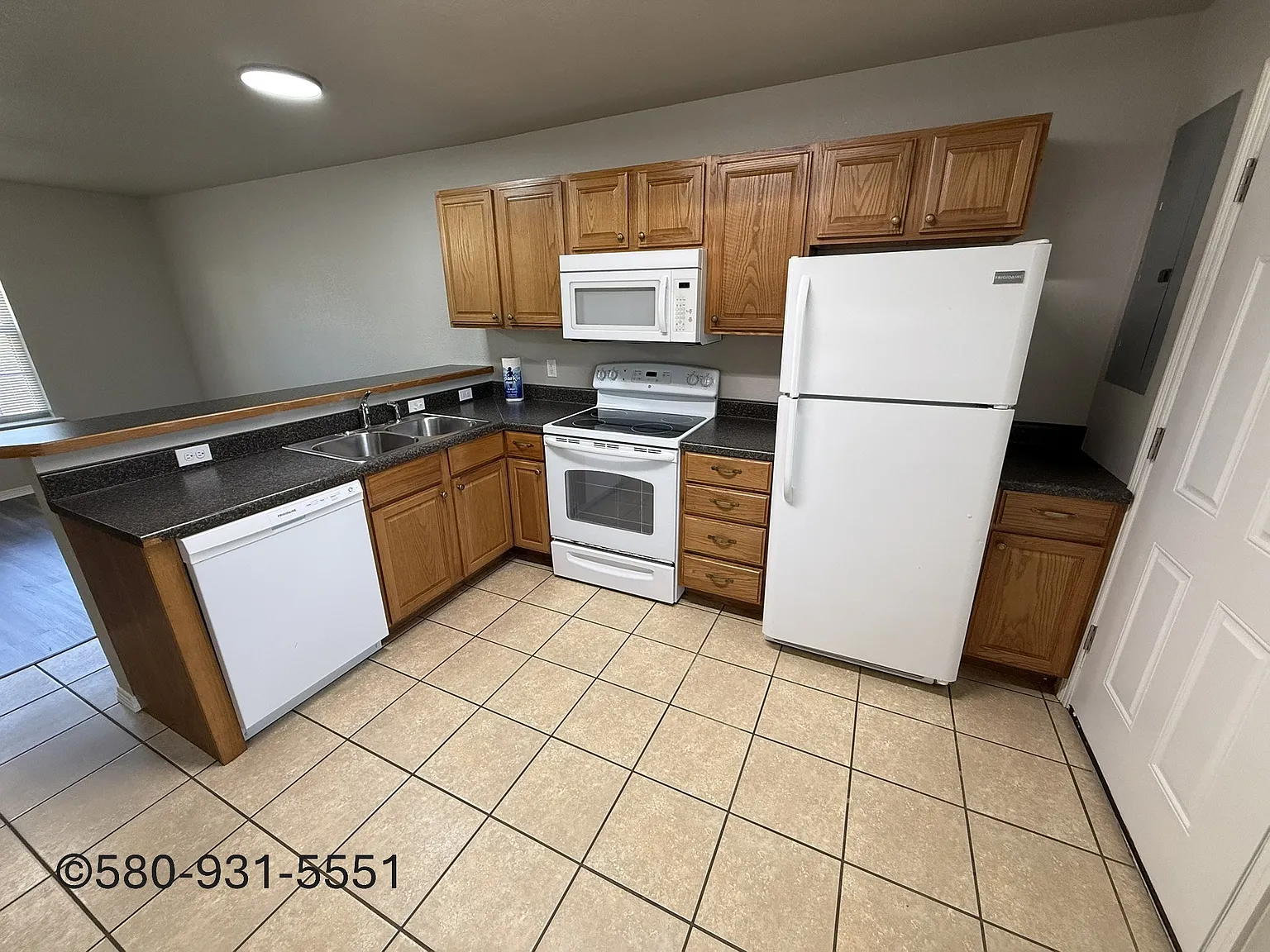 3 bed, 948 sqft, $995 — Photo 3